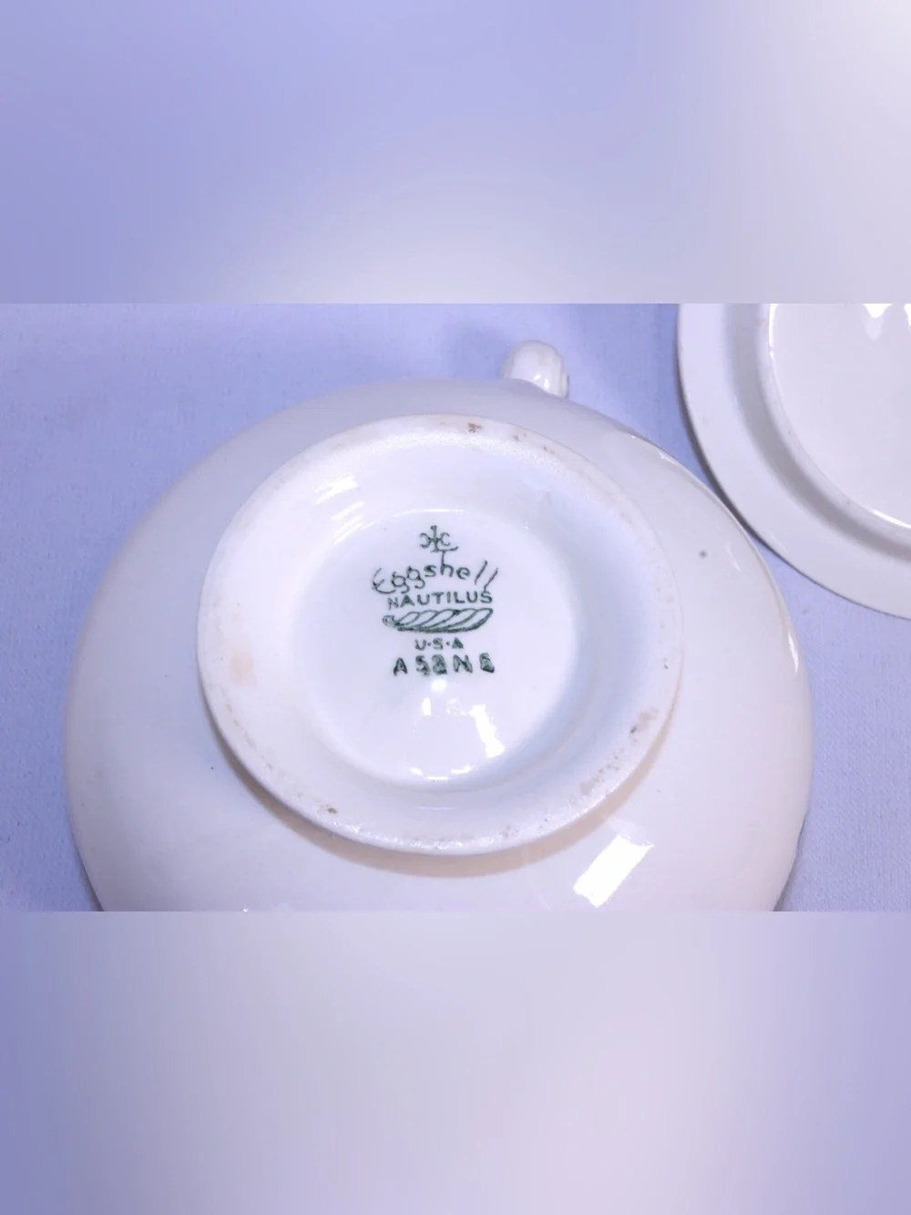 Classic Vintage Homer Laughlin lidded sugar bowl in Nassau pattern White Rose